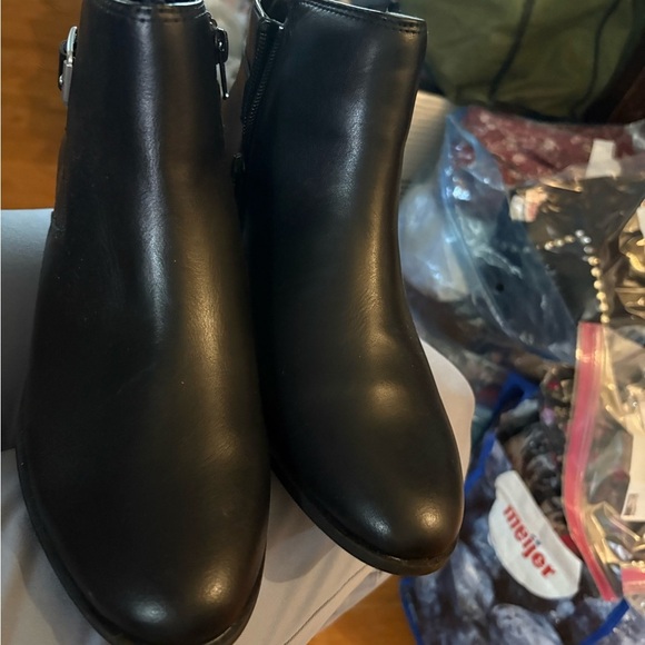 Black‎ Ankle Boots with Buckle - Picture 2 of 3